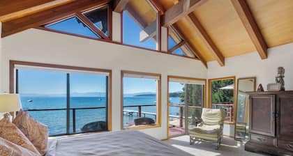 Lake Front Retreat With Your Private Beach & Hot Tub