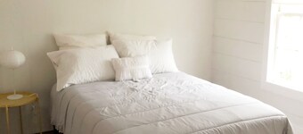 Bright and beautiful Cottage near Spartanburg , Tryon Intl Eq Center, Asheville.