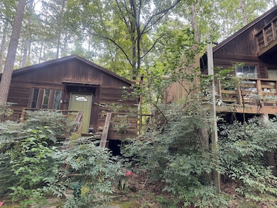 Tale of the trout cabin located 1 mile from the trout stream and Lake