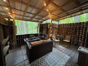 Property grounds - Tale of the trout cabin located 1 mile from the trout stream and Lake (Broken Bow)