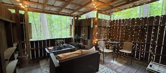 Tale of the trout cabin located 1 mile from the trout stream and Lake