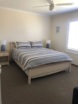 3 bedrooms, desk, iron/ironing board, free WiFi