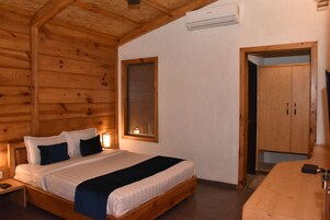 Caja de seguridad en la habitación y escritorio 