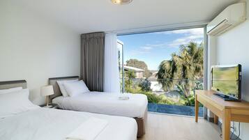 2 bedrooms, desk, iron/ironing board, travel cot