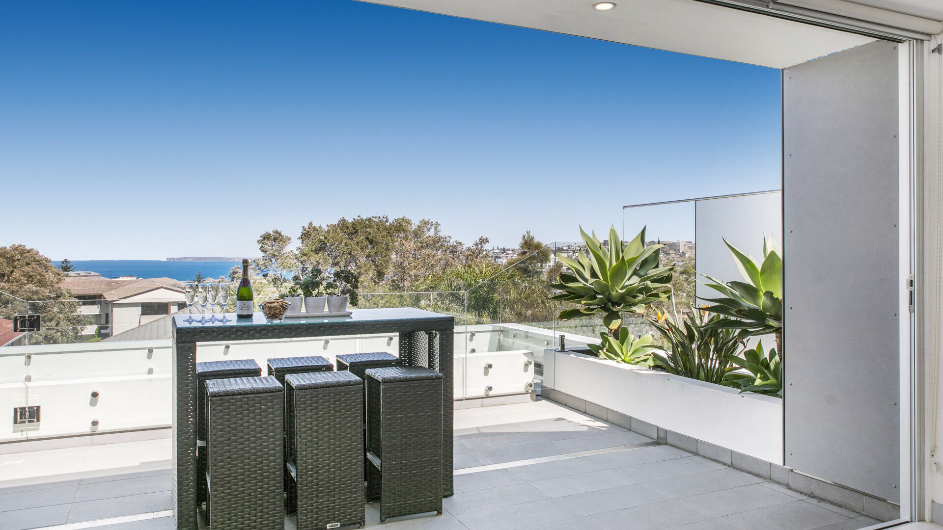 Bondi Holiday Home Garden Apartment — image 11