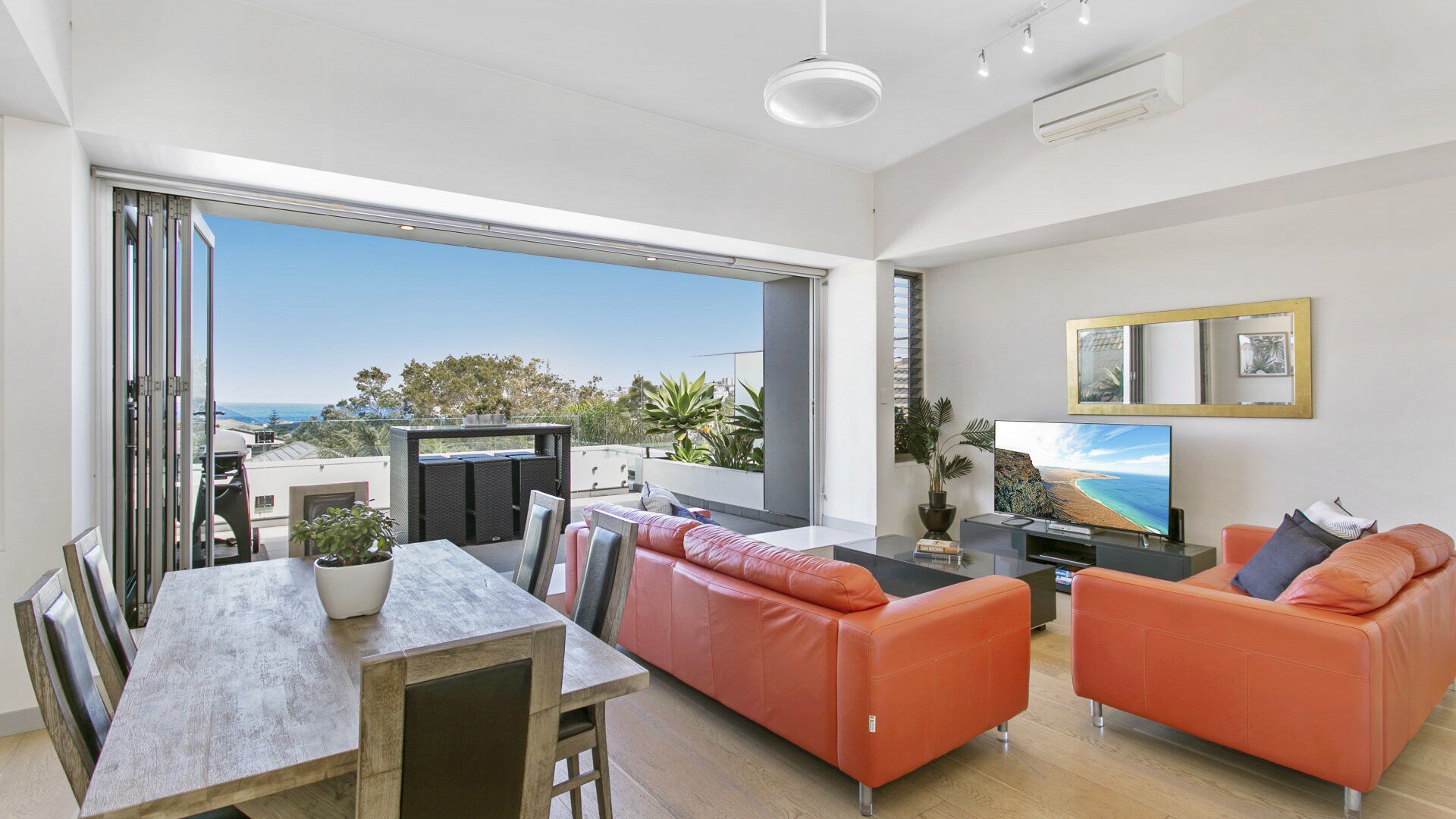 Bondi Holiday Home Garden Apartment — image 8