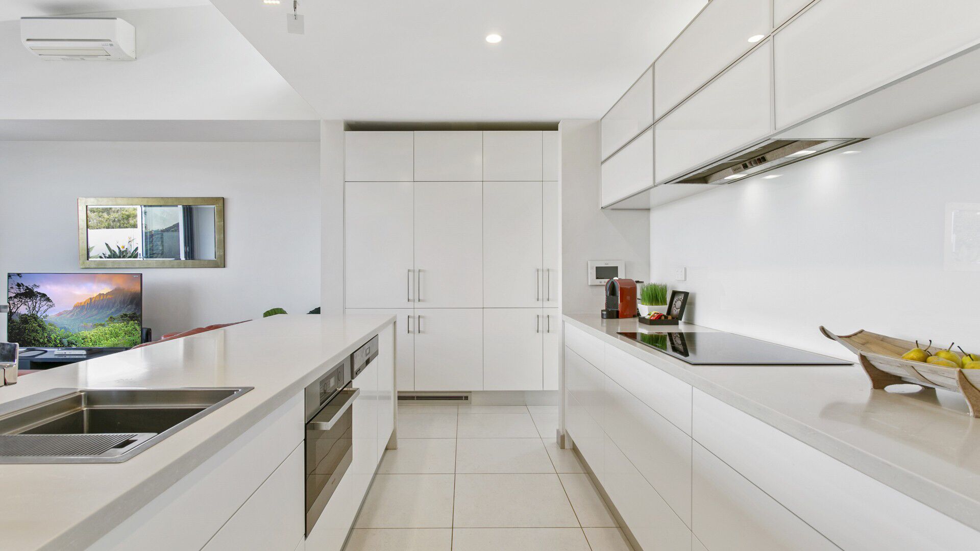 Bondi Holiday Home Garden Apartment — image 9