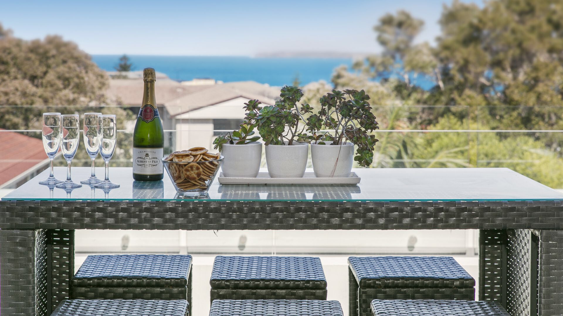 Bondi Holiday Home Garden Apartment — image 10