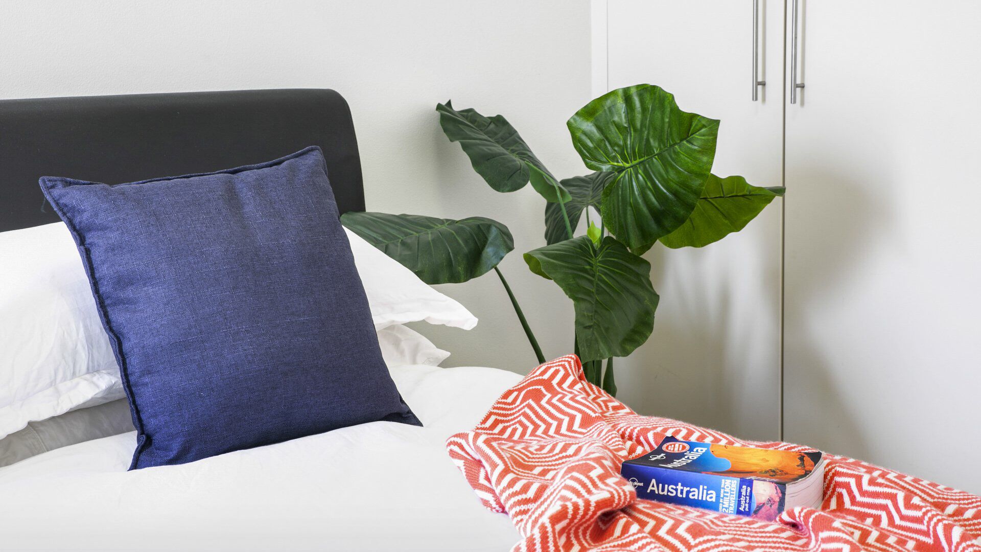 Bondi Holiday Home Garden Apartment — image 14