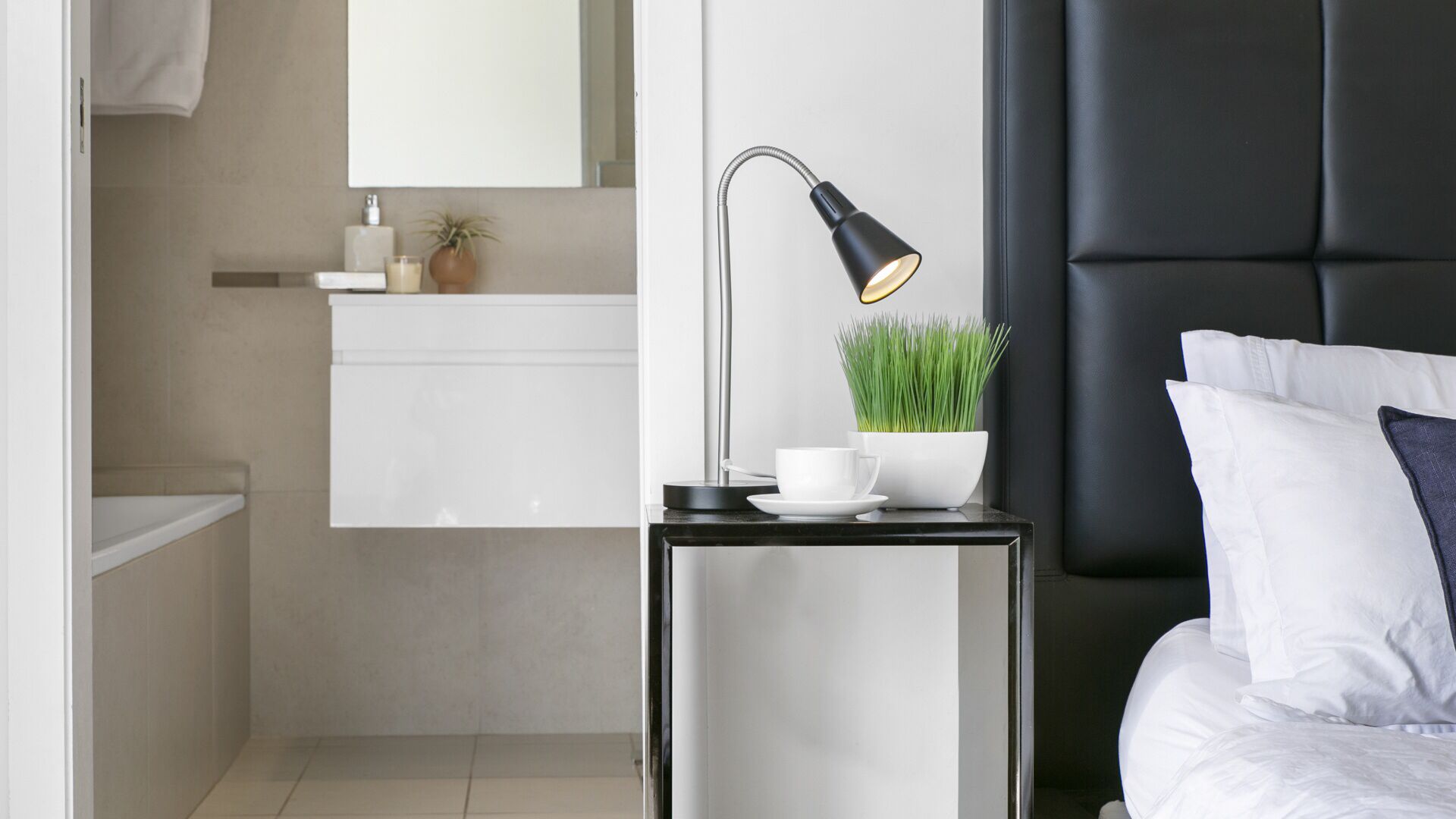 Bondi Holiday Home Garden Apartment — image 6