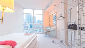 2 bedrooms, iron/ironing board, internet, bed sheets