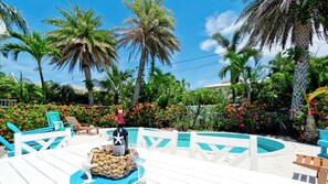 Outdoor dining - 🏖️ Coastal Cottage – Poolside Relaxation Just Steps from the Gulf 🌊 (Anna Maria)