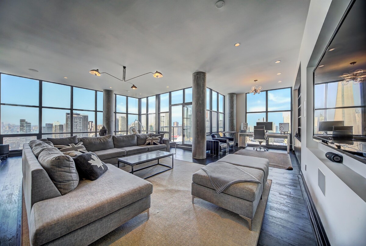 Luxury PENTHOUSE w BREATHTAKING CN TOWER VIEWS