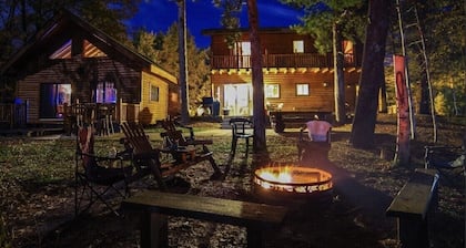 Cabine sur la riviÚre AuTrain 2 coups du lac Supérieur 10 minutes des rochers représentés