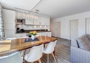 Réfrigérateur, micro-ondes, four, lave-vaisselle