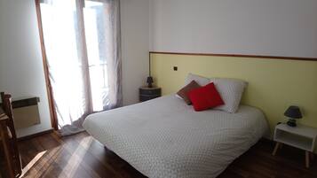 3 slaapkamers, een strijkplank/strijkijzer, wifi