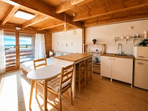 Signature Cabin, 1 Queen Bed, Refrigerator & Microwave, Ocean View | Down duvets, individually decorated, individually furnished - Breakfast at Tiffany's Pension (Seogwipo)