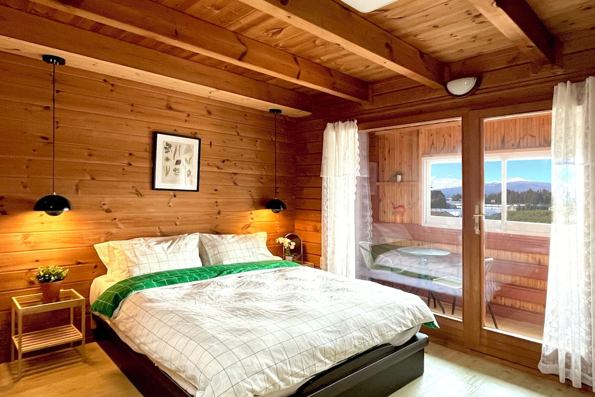 Deluxe Cabin | 2 bedrooms, free WiFi, bed sheets