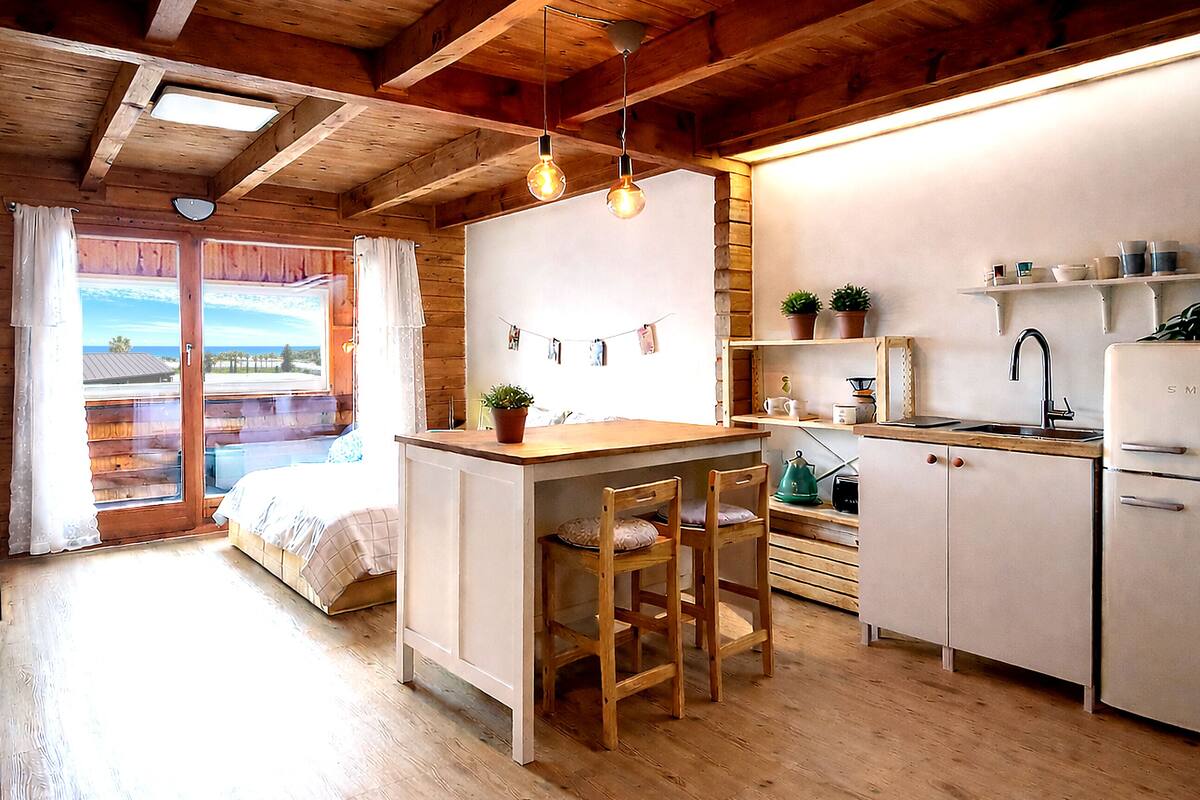 Signature Cabin, 1 Queen Bed, Refrigerator & Microwave, Ocean View | Down comforters, blackout drapes, WiFi (free), individually decorated
