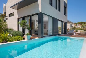 A heated pool - Luxury Villa Alpha Prestige with Pool (Sutivan)