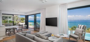 TV - Luxury Villa Alpha Prestige with Pool (Sutivan)