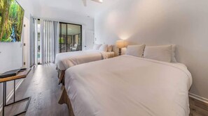 3 habitaciones, tabla de planchar con plancha y cuna de viaje 