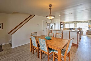 Dining - Family-Friendly Vacation Home: Steps to Beach! (Sunset Beach)