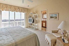 4 bedrooms, iron/ironing board, internet, bed sheets - Family-Friendly Vacation Home: Steps to Beach! (Sunset Beach)