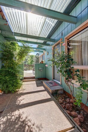 Exterior detail - Sedona Cabin, Perfect Views, Near Art & Dining (Sedona)