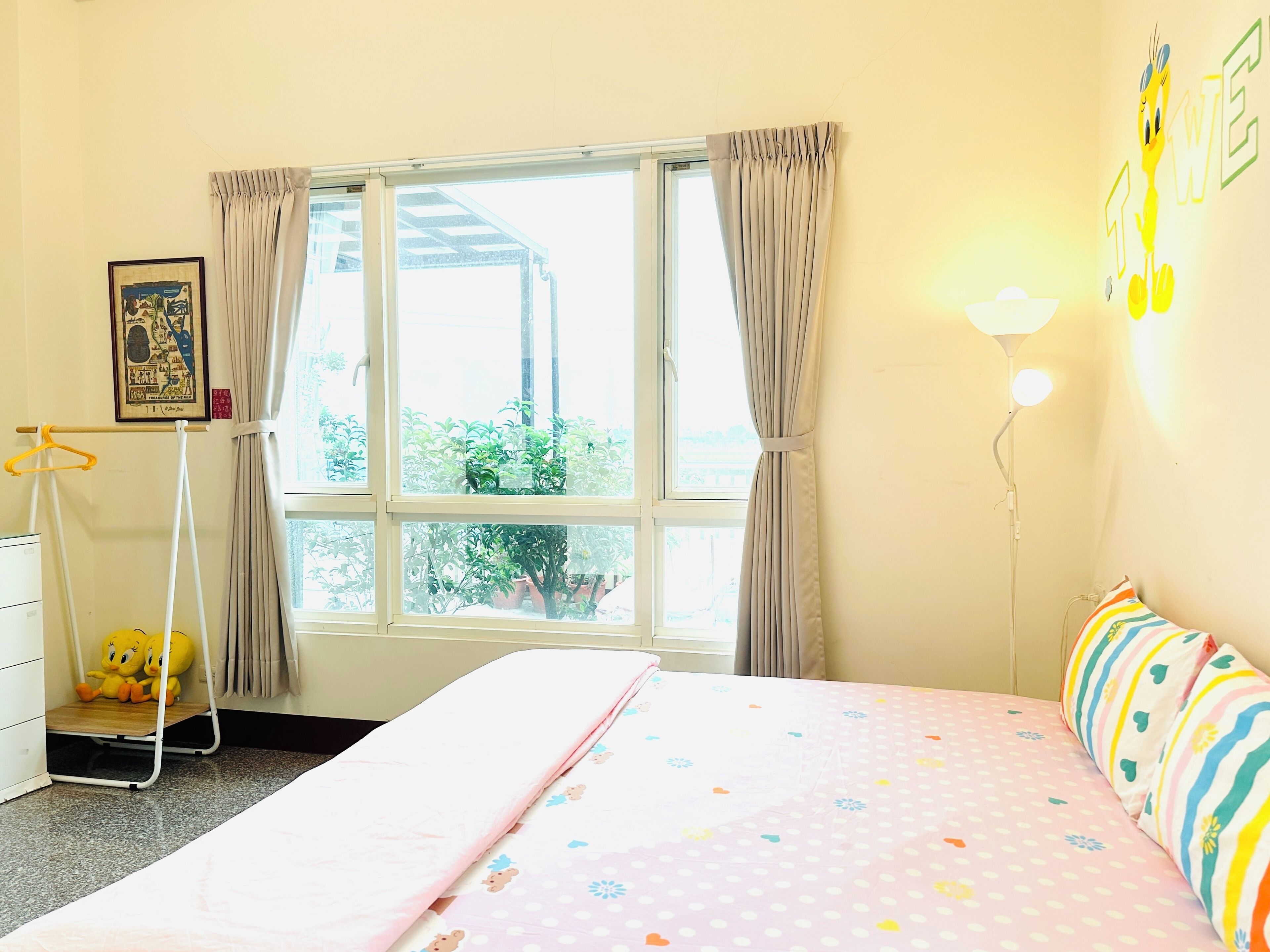 Sistema de insonorización, wifi gratis y ropa de cama 