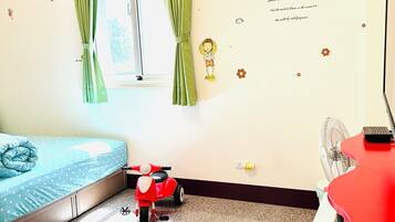 Neljän hengen comfort-huone | Äänieristys, ilmainen Wi-Fi, vuodevaatteet