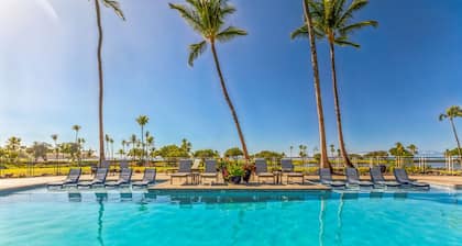 2 Bedroom Luxury Condo at the Terrace. Walk to beach & Hotel; openings Sept-Oct