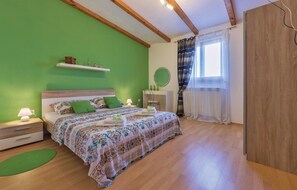 3 bedrooms, free WiFi, bed sheets