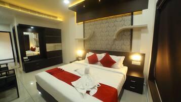 Executive Double Room | 1 bedroom, premium bedding, free WiFi