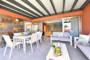 Outdoor dining - Par 4 Rental 10 Salobre by VillaGranCanaria (Maspalomas)