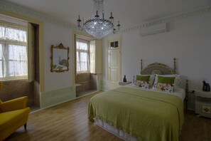 3 bedrooms, iron/ironing board, travel crib, free WiFi