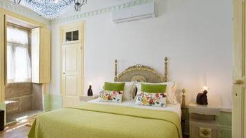 3 bedrooms, iron/ironing board, travel crib, WiFi (free)