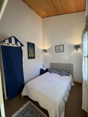 2 chambres, fer et planche Ă repasser