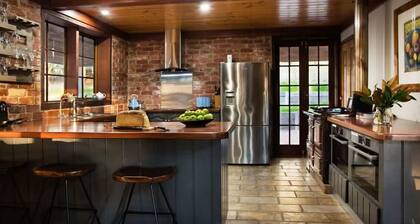 Cedar and Stone ~ Daylesford Region ~ 7 Bedrooms ~ 5 Acres