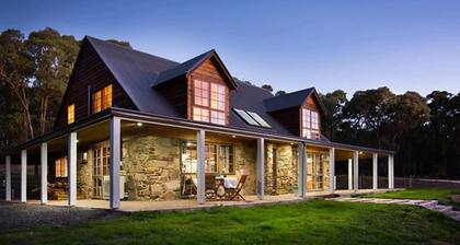 Cedar and Stone ~ Daylesford Region ~ 7 Bedrooms ~ 5 Acres