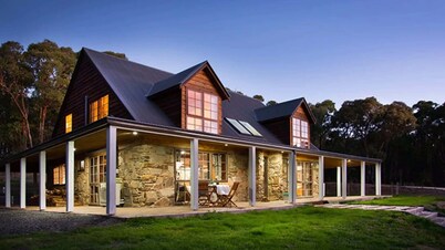 Cedar and Stone ~ Daylesford Region ~ 7 Bedrooms ~ 5 Acres