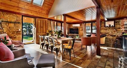 Cedar and Stone ~ Daylesford Region ~ 7 Bedrooms ~ 5 Acres