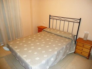 2 slaapkamers, een strijkplank/strijkijzer, beddengoed