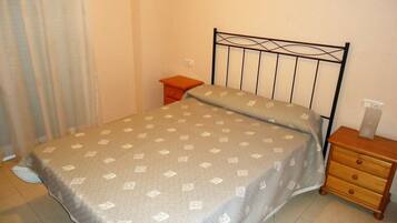 2 slaapkamers, een strijkplank/strijkijzer, beddengoed