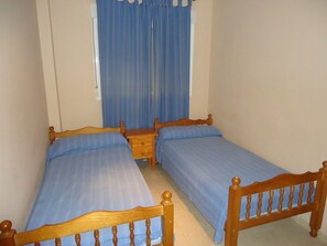 2 chambres, fer et planche à repasser, draps fournis