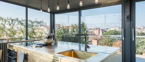 Fridge, microwave, oven, stovetop