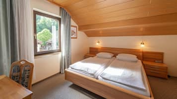 1 Schlafzimmer, Reisekinderbett, Bettwäsche