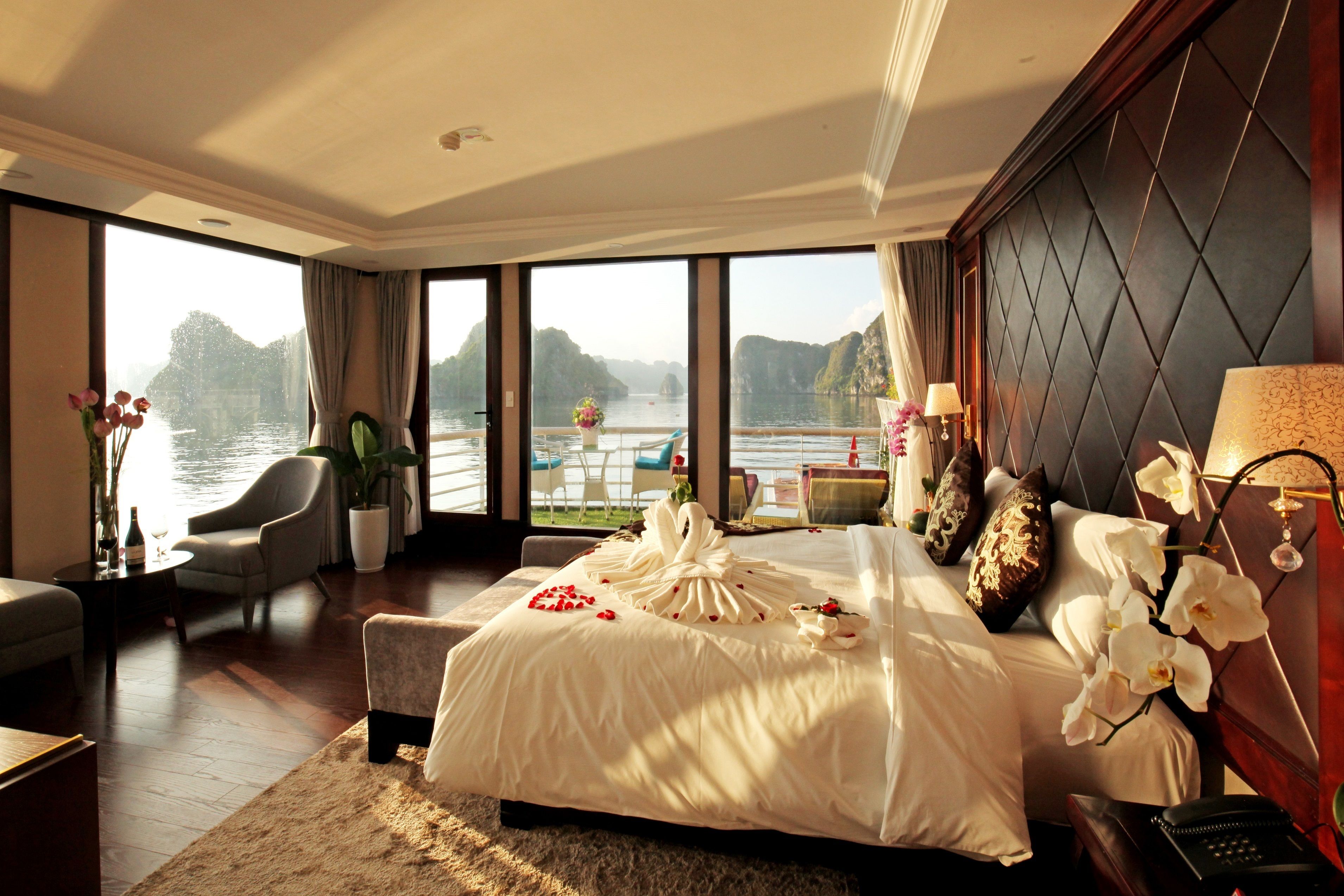 Suite, 1 Queen Bed, Balcony, Bay View