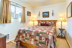 2 bedrooms, desk, iron/ironing board, travel cot