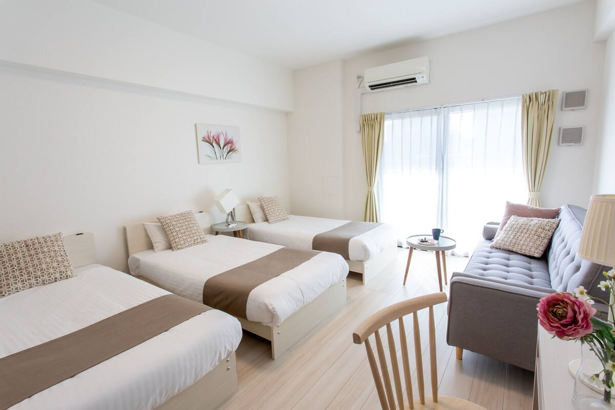 Laptop workspace, blackout drapes, WiFi (free), bed sheets